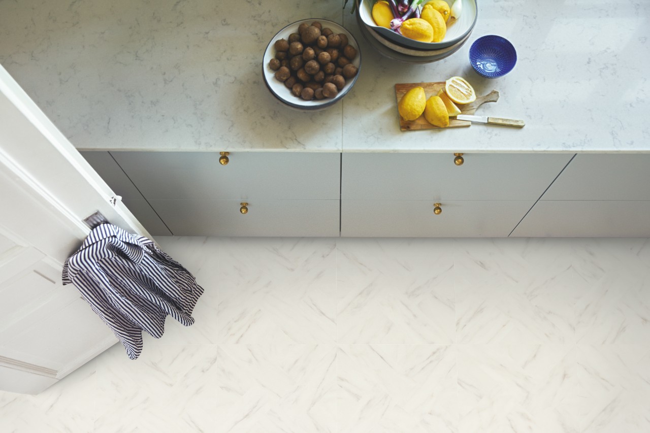 Ламинат Pergo Elements 12 pro Мрамор Калакатта Серый L1255-04505 1200×396×12 фото в интерьере